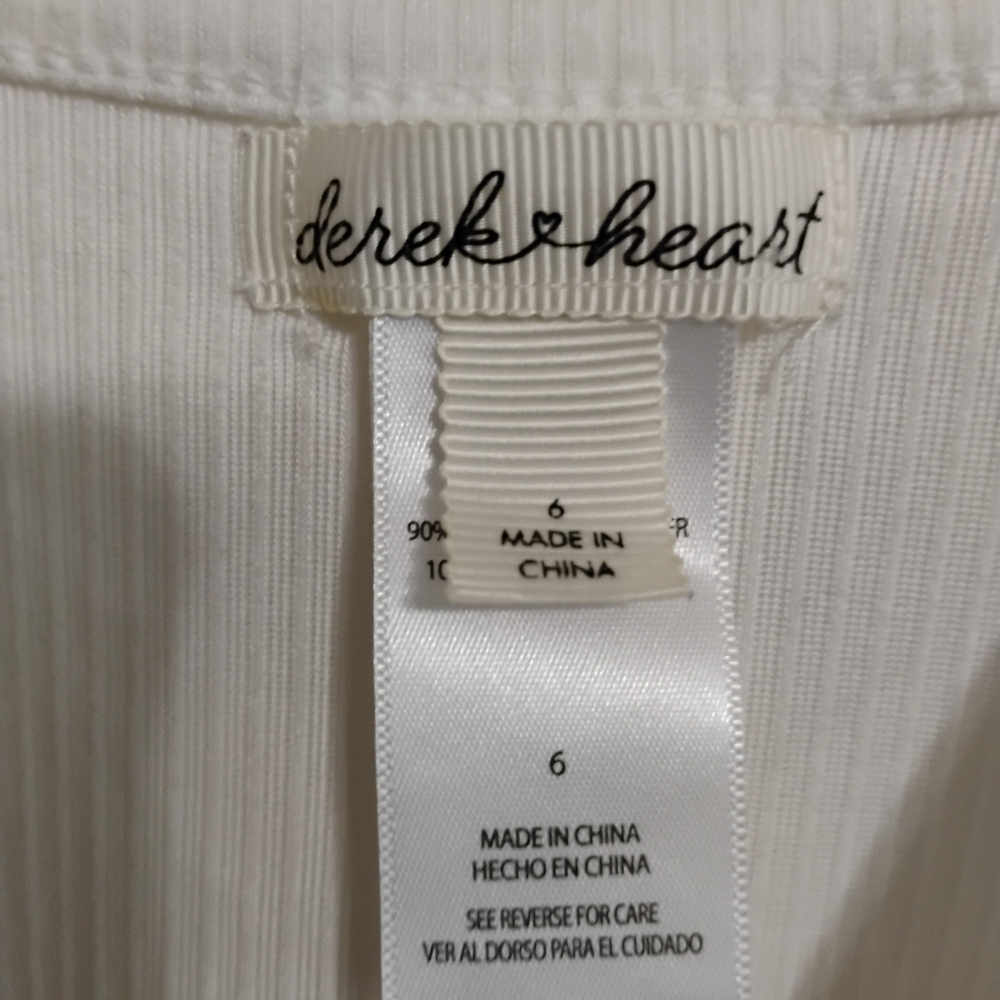 Derek Heart White Ribbed Top with Script Label - Picture 3 of 3